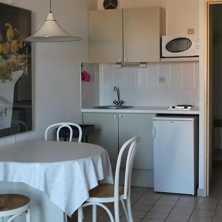 Apartment Studio Climatise Proche De La Mer Avec Parking Et Terrasse - - Fr-1-309-74