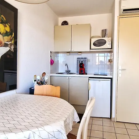 Climatise Avec Parking, Proche - Fr-1-309-74 Apartment *